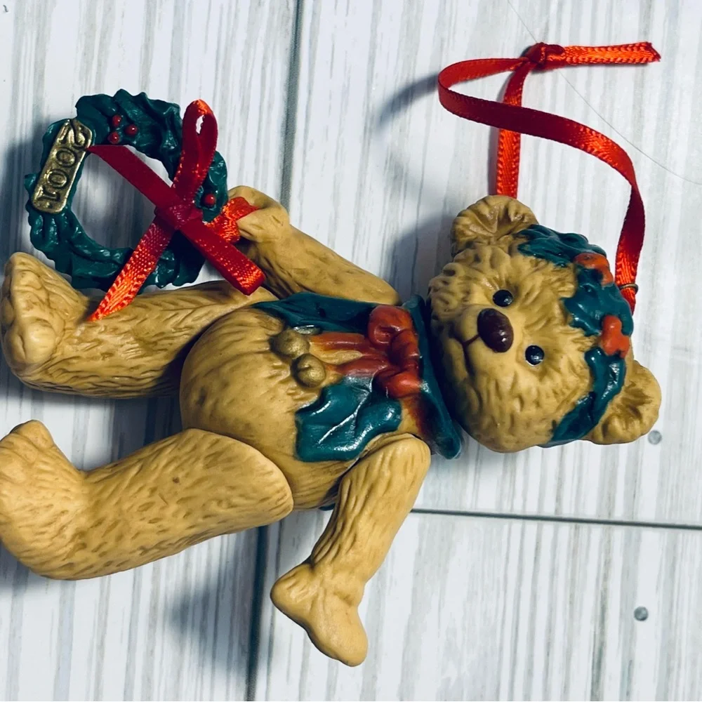 Hallmark 2001 Keepsake Christmas Ornament Gift Bearers Collector #3 Series Bear